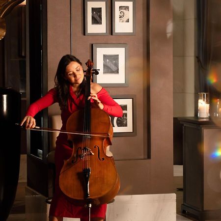 Fairmont Riyadh Eksteriør bilde Cellist and singer