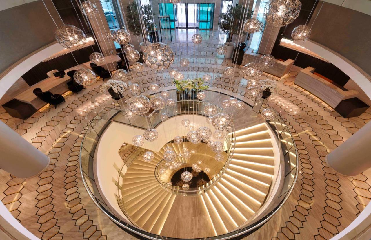 Fairmont Riyadh Eksteriør bilde The staircase at the entrance of the hotel