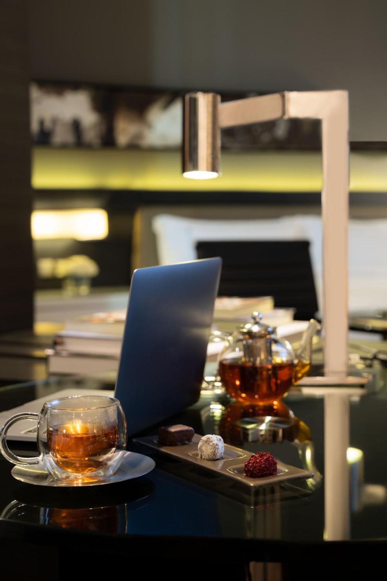 Fairmont Riyadh Eksteriør bilde A menu