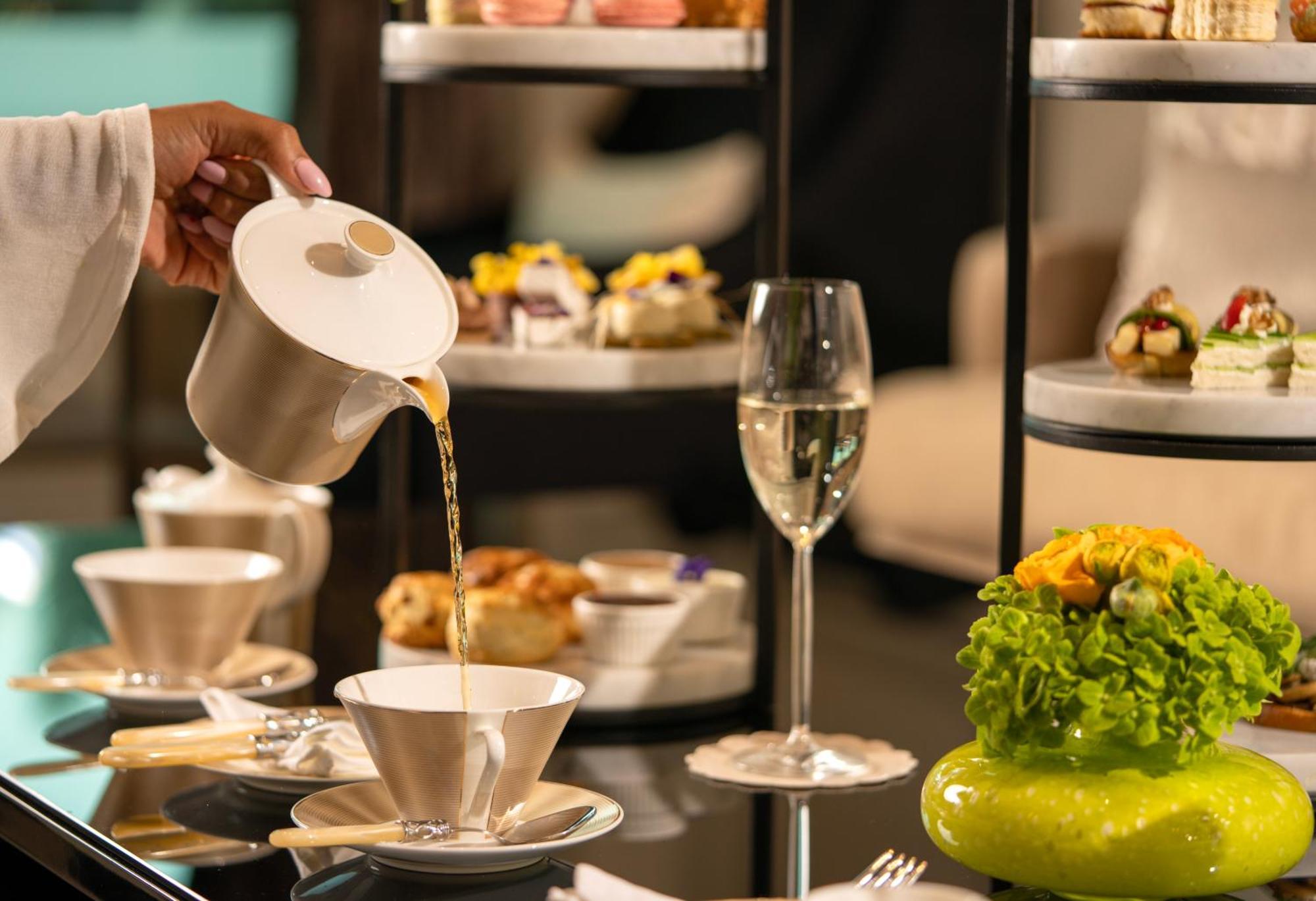 Fairmont Riyadh Eksteriør bilde Afternoon tea at the Fairmont, Dubai