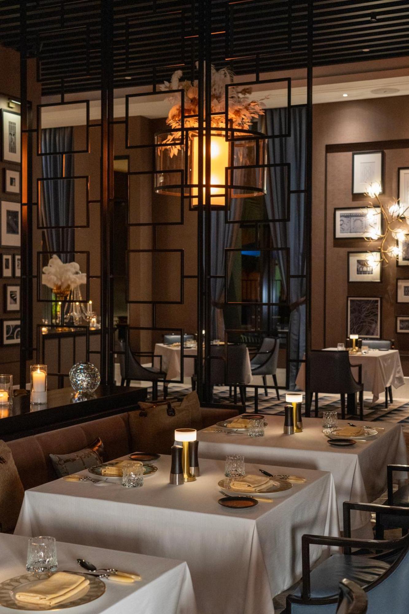 Fairmont Riyadh Eksteriør bilde The interior of the restaurant