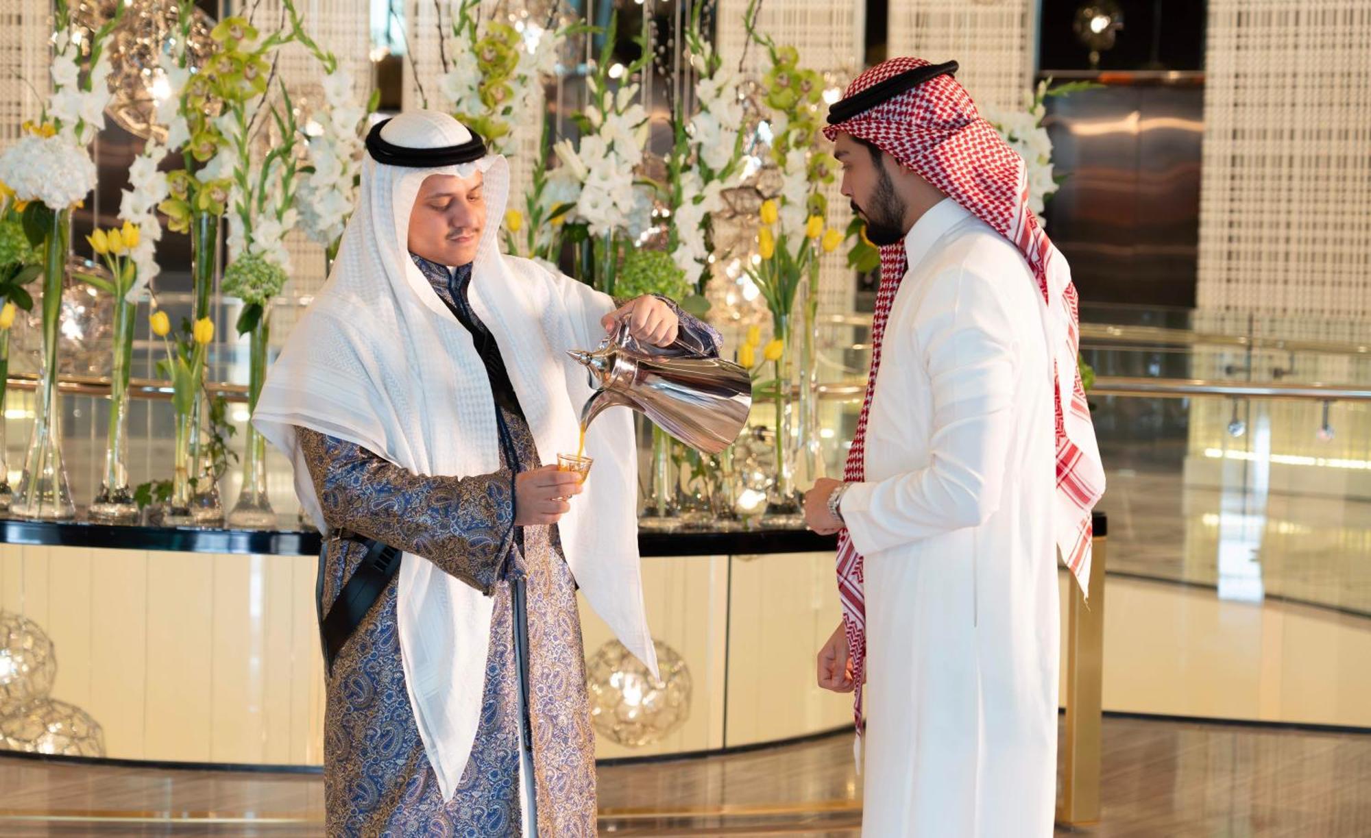 Fairmont Riyadh Eksteriør bilde Arabian coffee being served