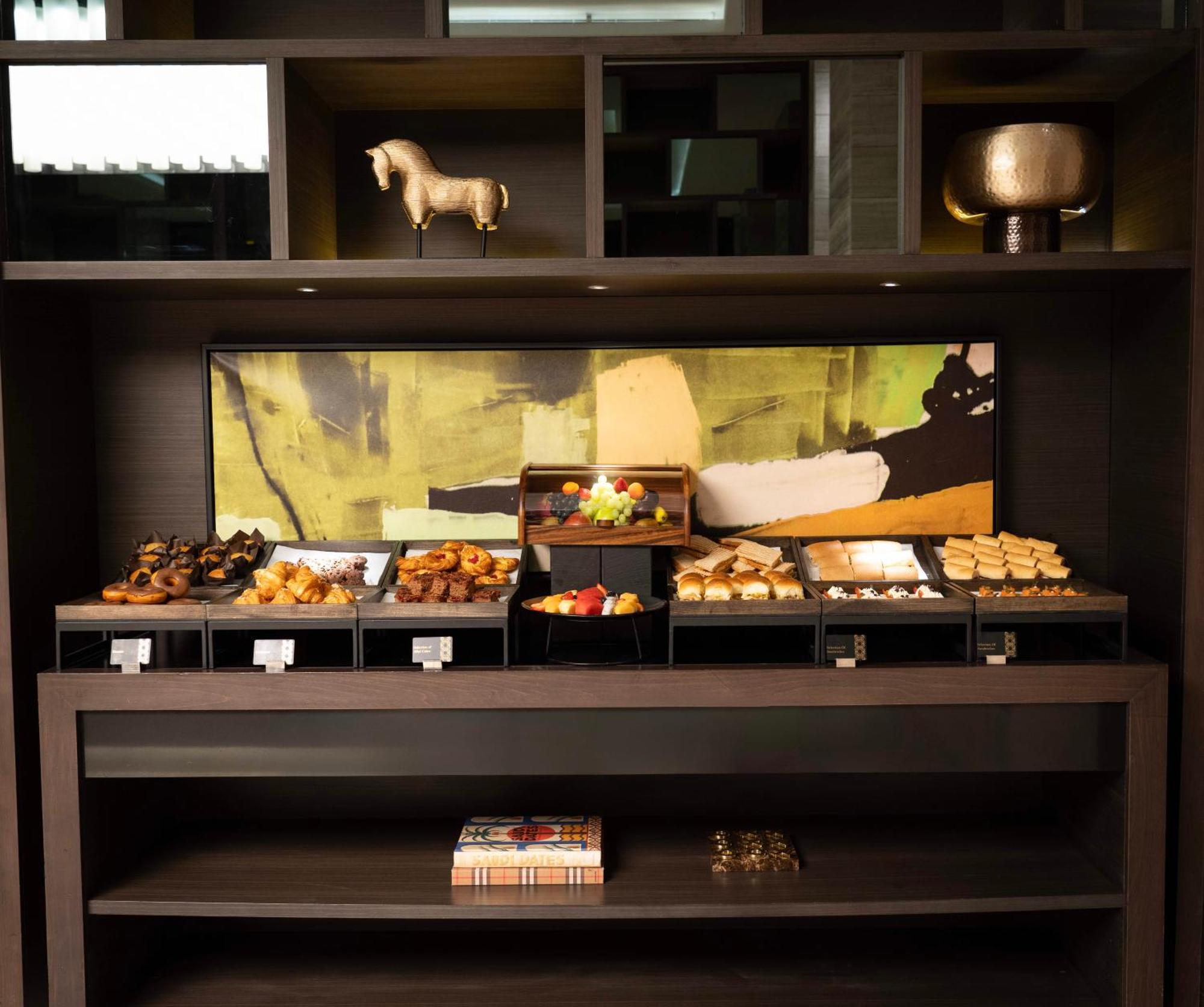 Fairmont Riyadh Eksteriør bilde A display of chocolates at the hotel